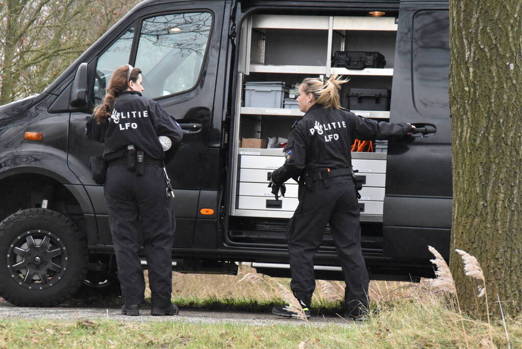 Aanhouding 23-jarige tijdens ondermijningsactie, arrestatieteam valt pand binnen na vondst drugsafval