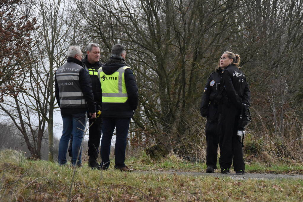 Aanhouding 23-jarige tijdens ondermijningsactie, arrestatieteam valt pand binnen na vondst drugsafval