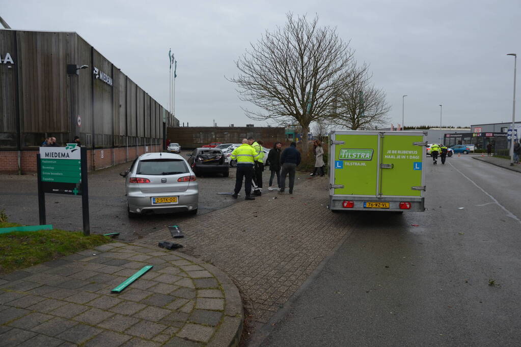 Flinke schade bij ongeval tussen twee auto's