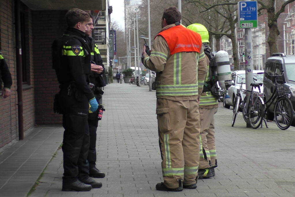 Aanhouding na aantreffen mogelijk drugslab in flat