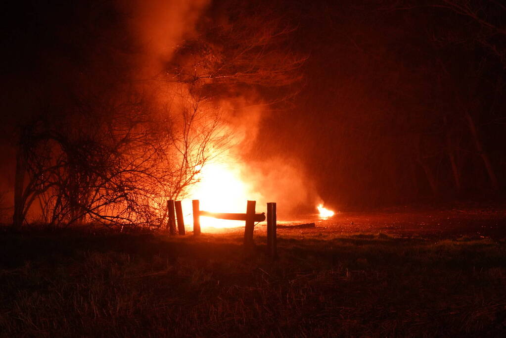 Auto volledig verwoest door brand