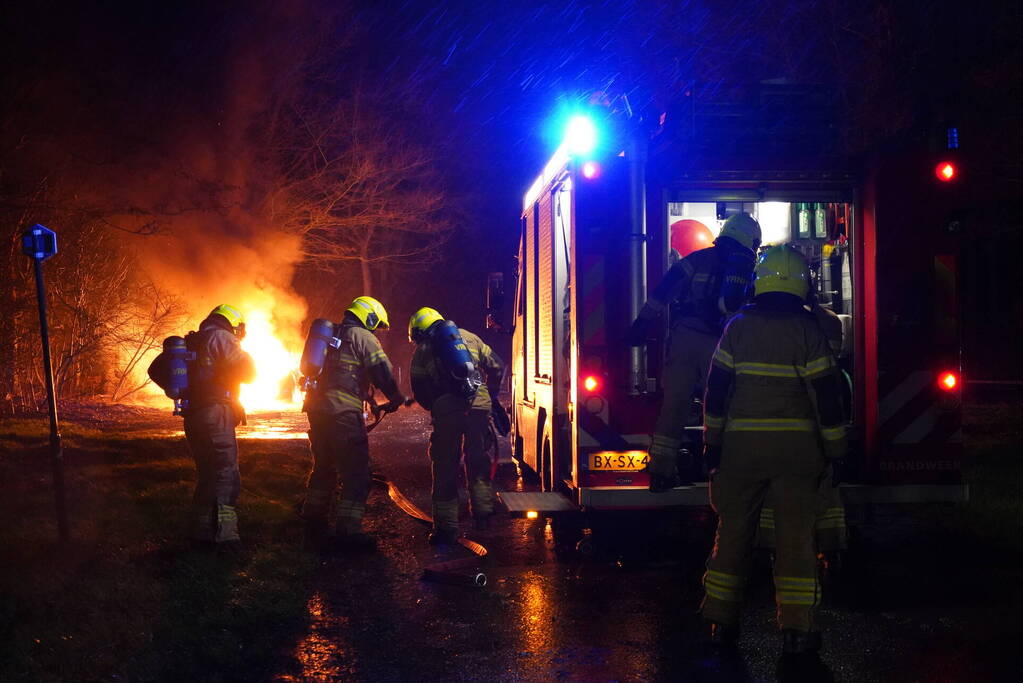 Auto volledig verwoest door brand