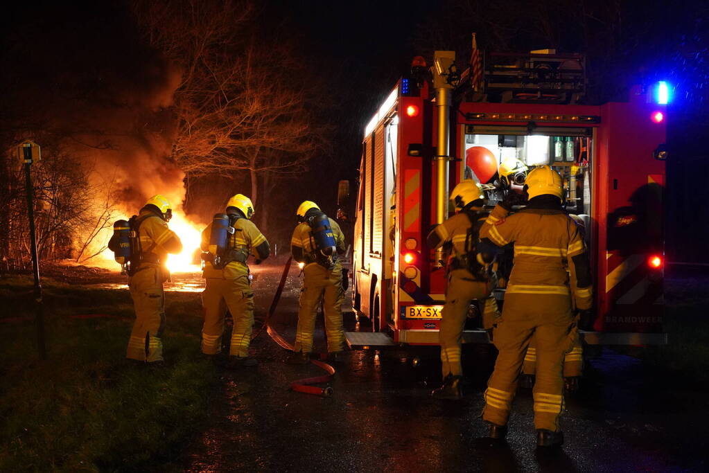 Auto volledig verwoest door brand