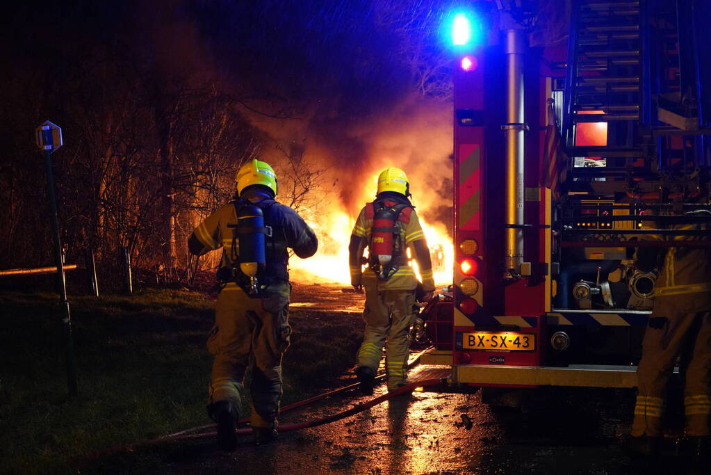 Auto volledig verwoest door brand