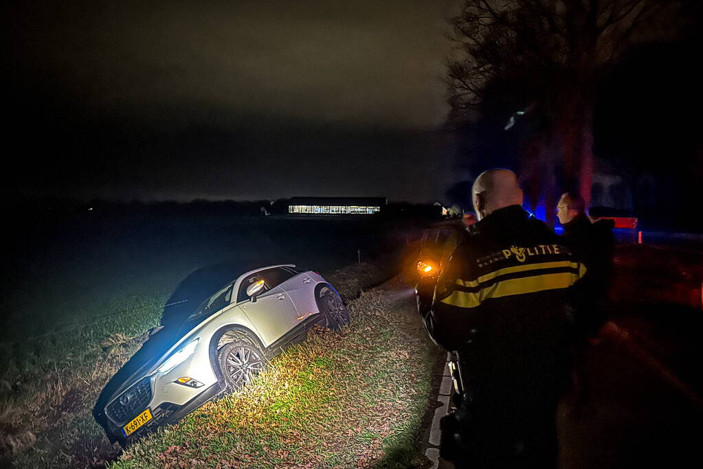 Automobilist belandt in greppel