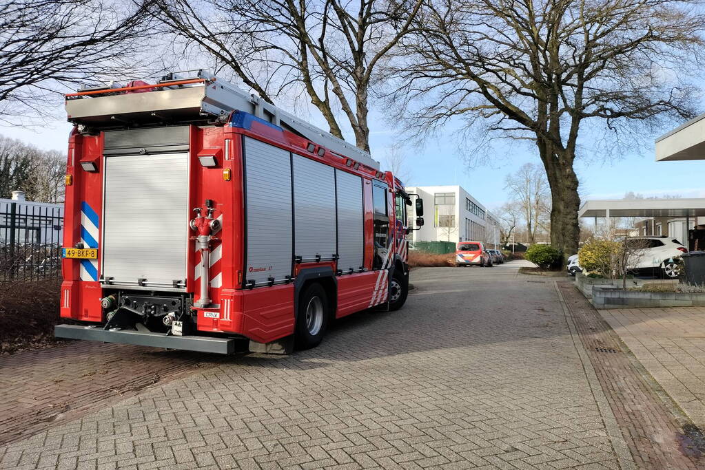 Meerdere leerlingen na drie uur uit lift bevrijdt