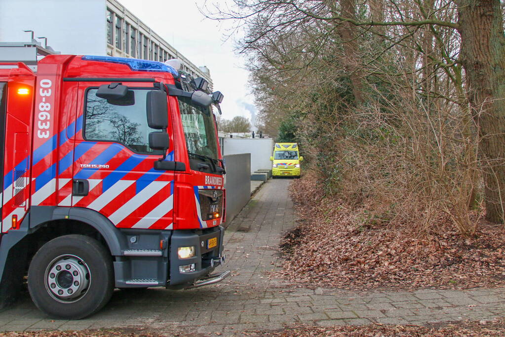 Meerdere leerlingen na drie uur uit lift bevrijdt