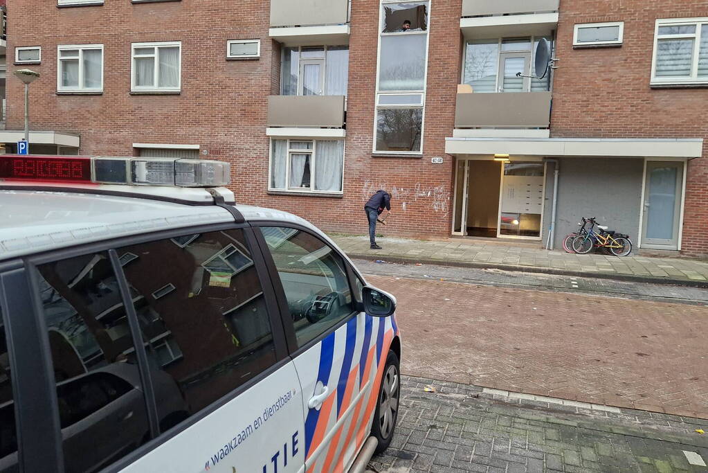 Schade door explosie in trappenhuis van flat