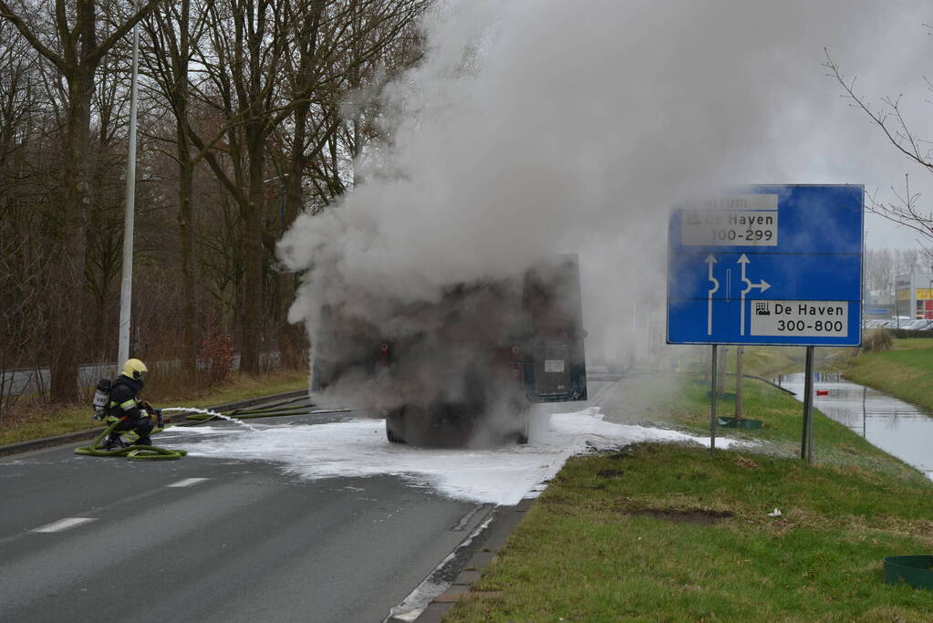 Bestelbus verwoest door brand