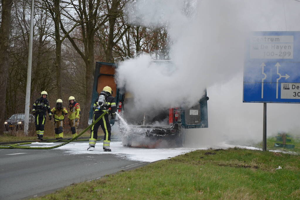 Bestelbus verwoest door brand