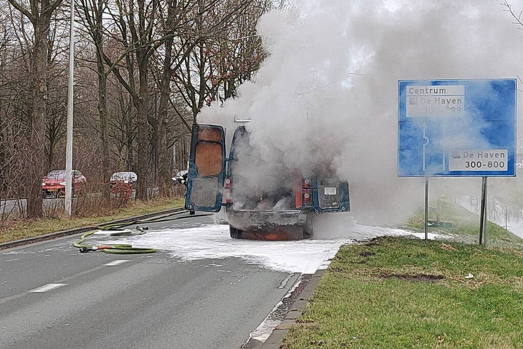 Bestelbus verwoest door brand