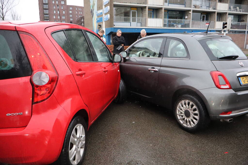 Schade na aanrijding op kruising