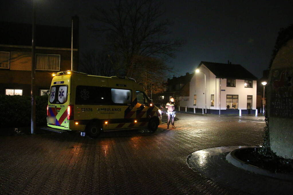 Scooterrijder botst op boom