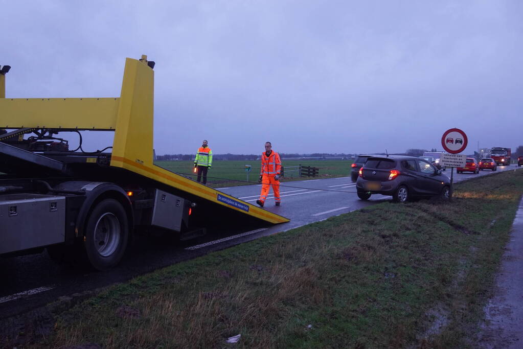 Verkeershinder na botsing tussen twee voertuigen