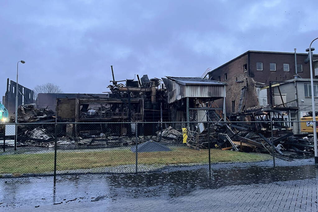 Schade na grote brand goed zichtbaar bij daglicht