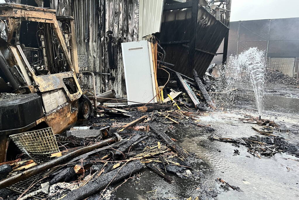 Schade na grote brand goed zichtbaar bij daglicht