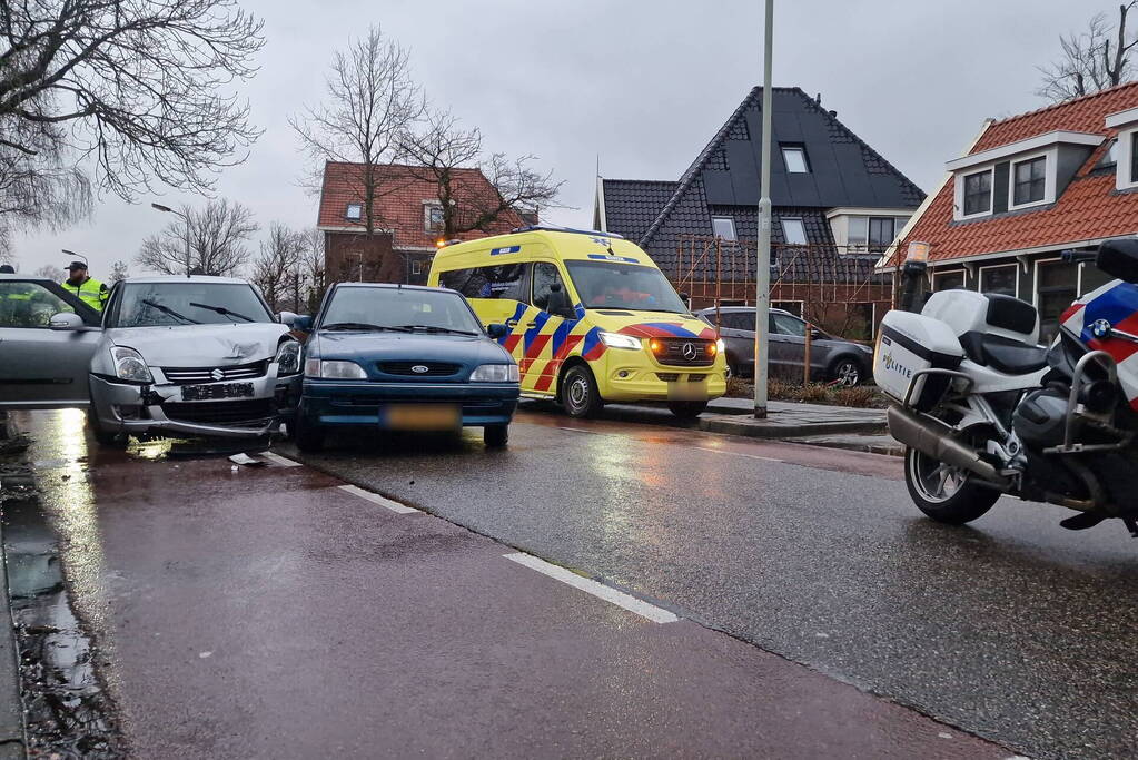 Flinke schade bij ongeval tussen twee auto's