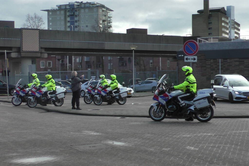 Agenten brengen eerbetoon aan overleden collega