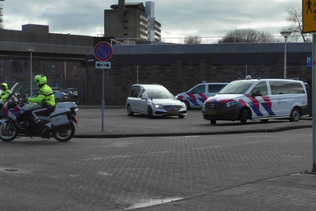 Agenten brengen eerbetoon aan overleden collega