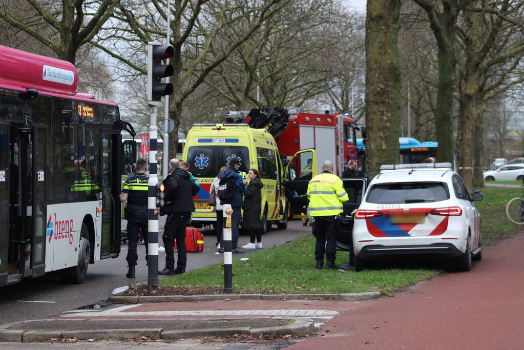 Fietser overleden bij aanrijding met lijnbus