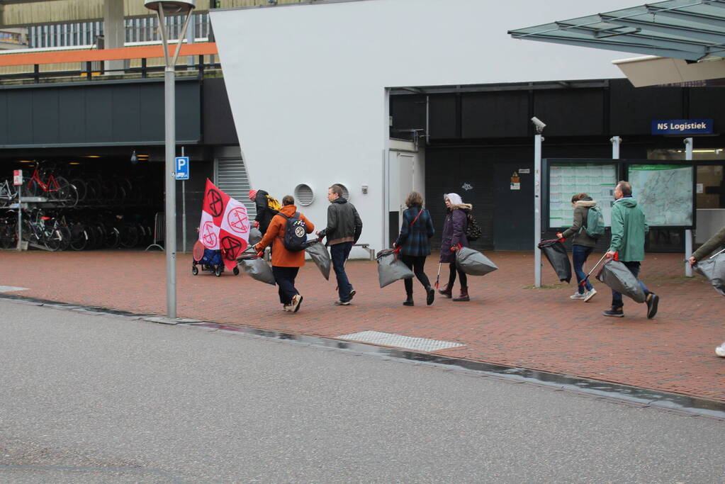 Schoonmaakactie door extinction rebellion