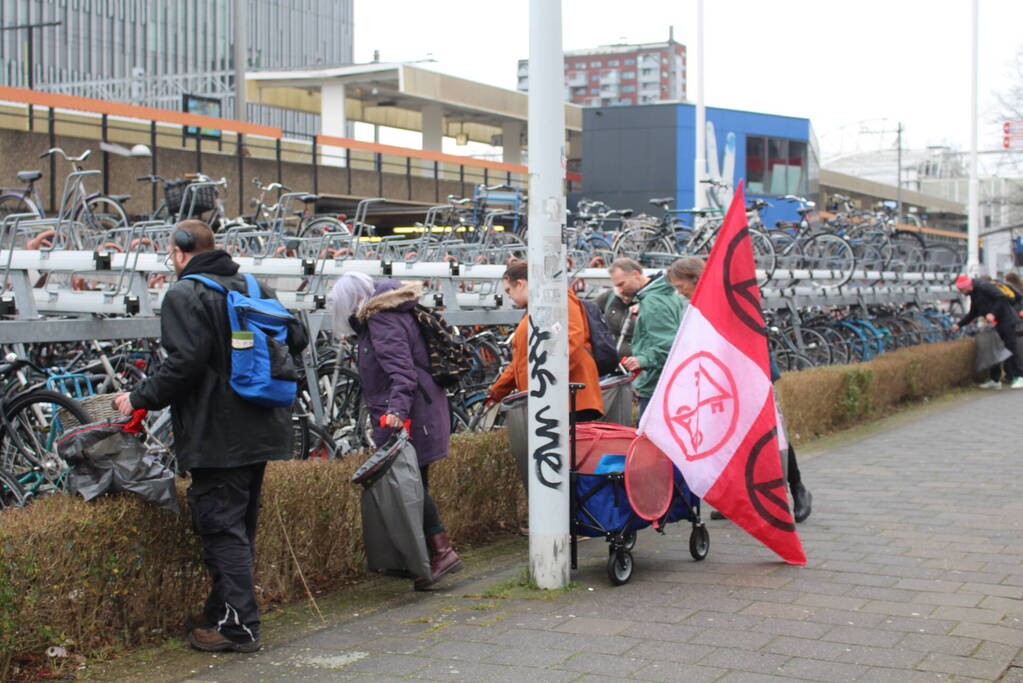 Schoonmaakactie door extinction rebellion