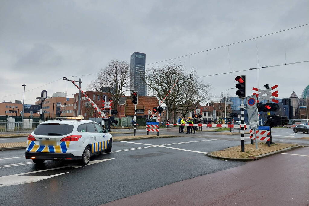 Geen treinverkeer en spoorweg geblokkeerd door stroomstoring