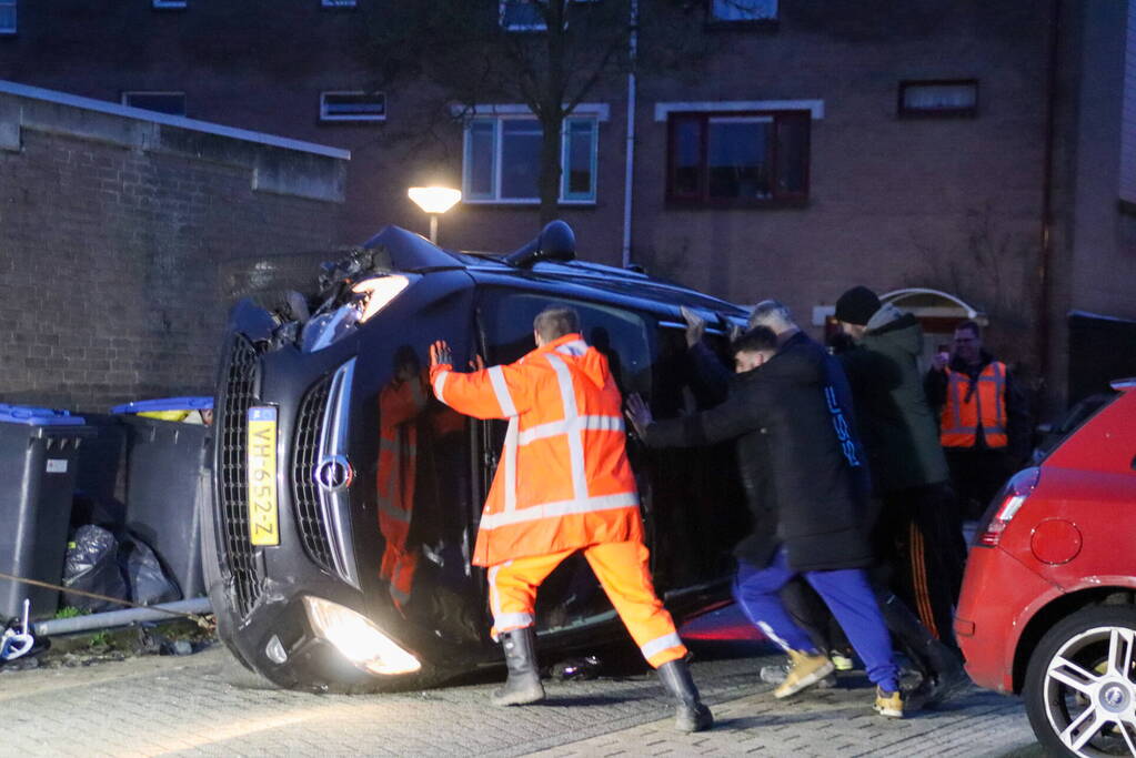 Beschonken bestuurder slaat op de vlucht na crash in wijk