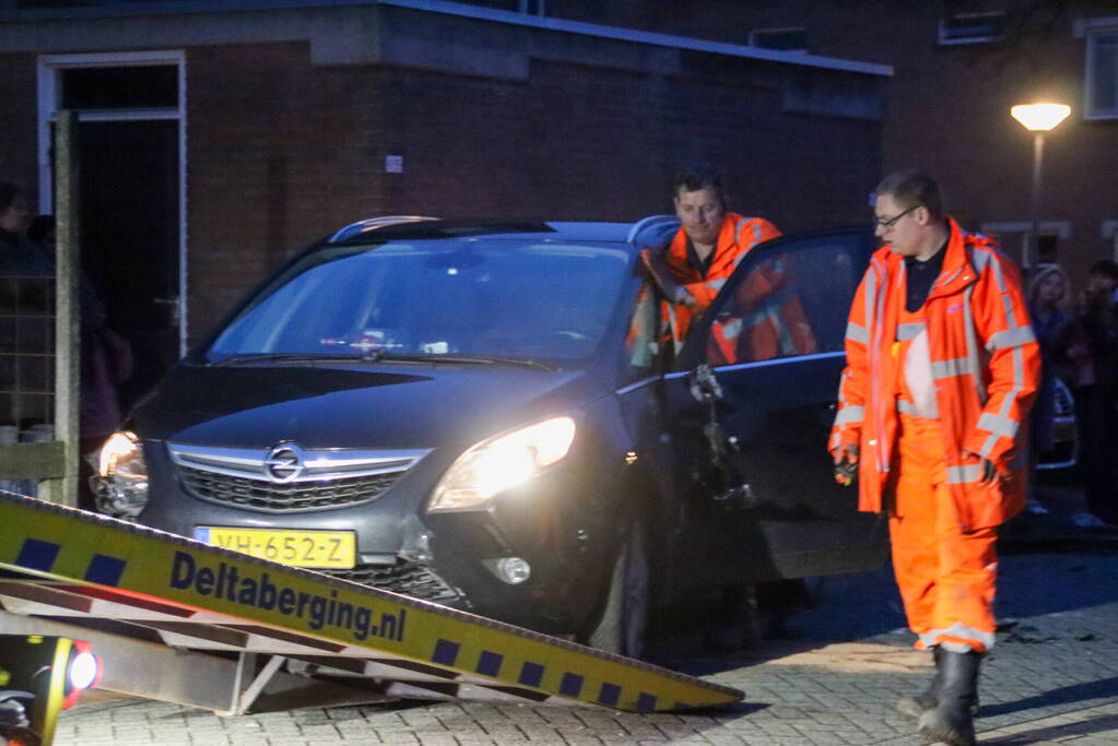 Beschonken bestuurder slaat op de vlucht na crash in wijk