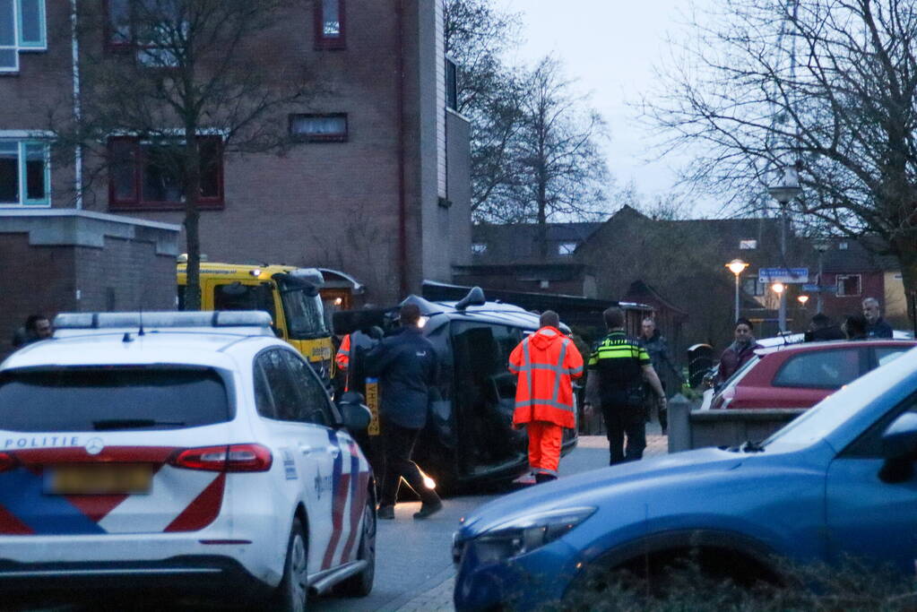 Beschonken bestuurder slaat op de vlucht na crash in wijk