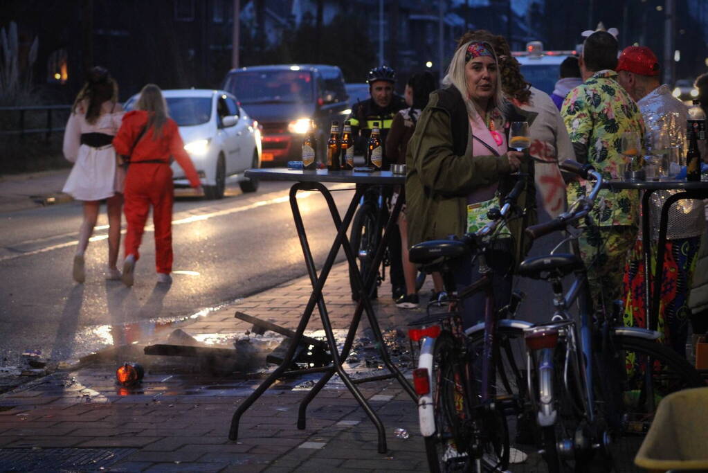 Vreugdevuur van carnavalsvieders opnieuw aangestoken na brandweerinzet