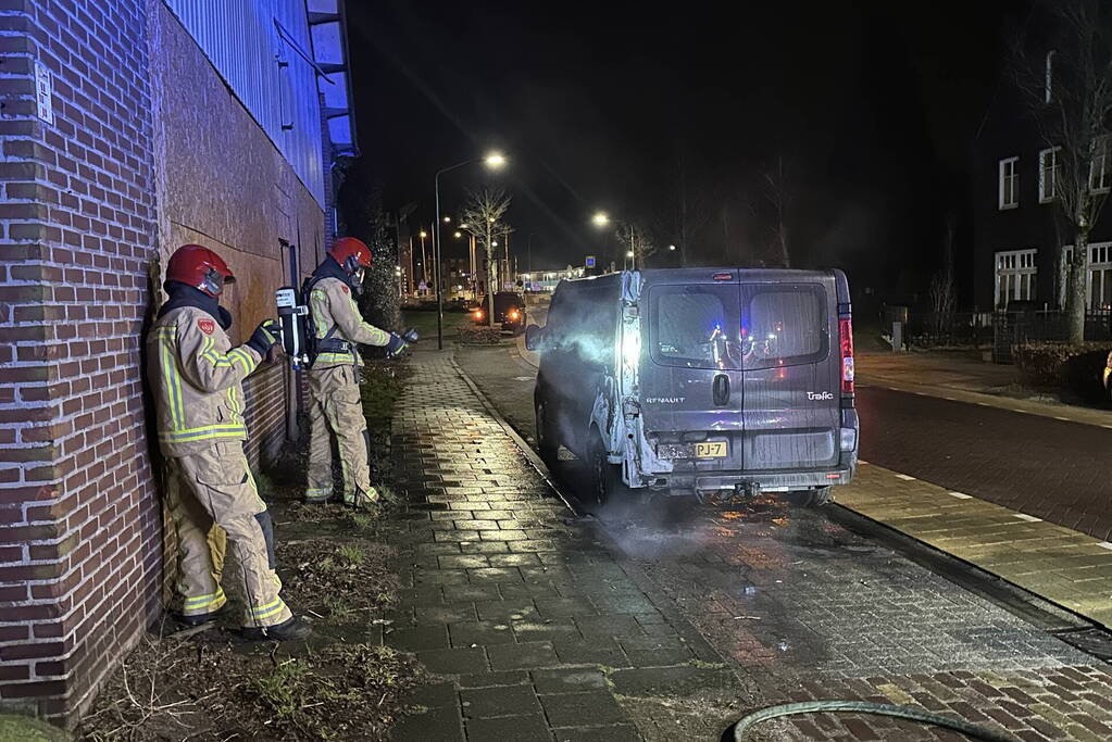 Bestelbus beschadigd door brand