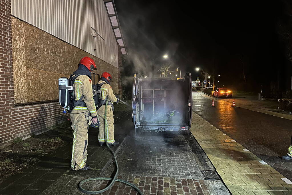 Bestelbus beschadigd door brand