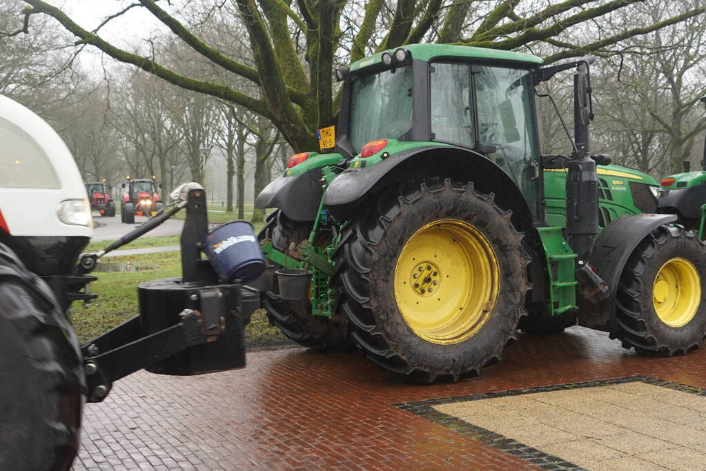 Boerenprotest bij provinciehuis