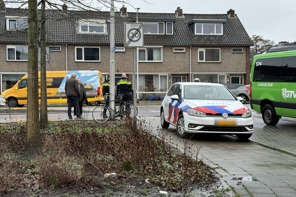 Fietser aangereden bij parkeerplaats van winkelgebied