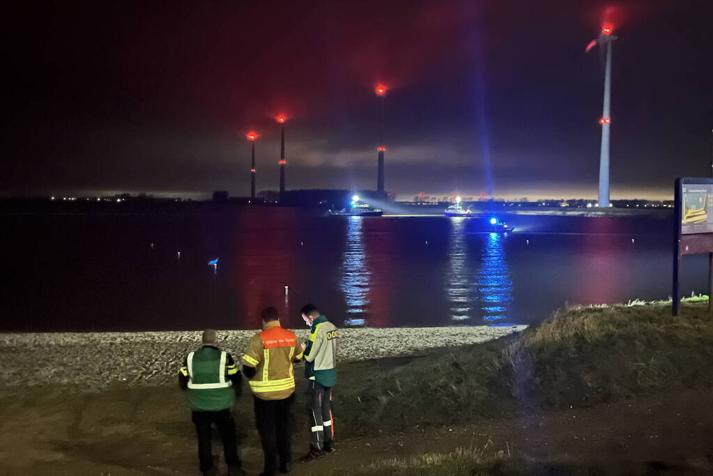 Gevonden kleding zorgt voor grote zoekactie in het water