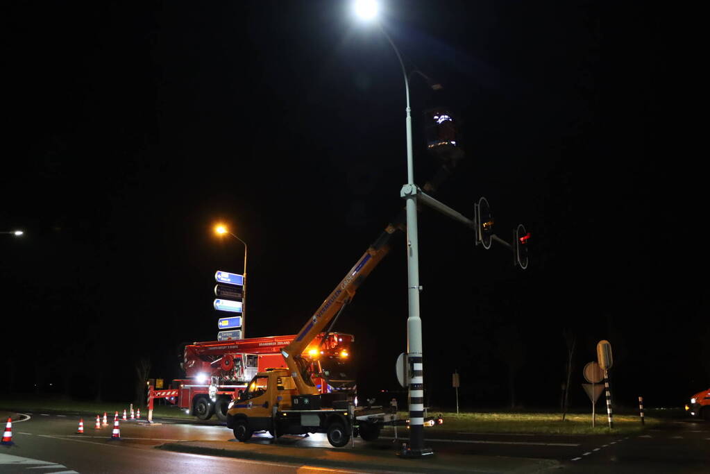 Wegwerker gered door brandweer