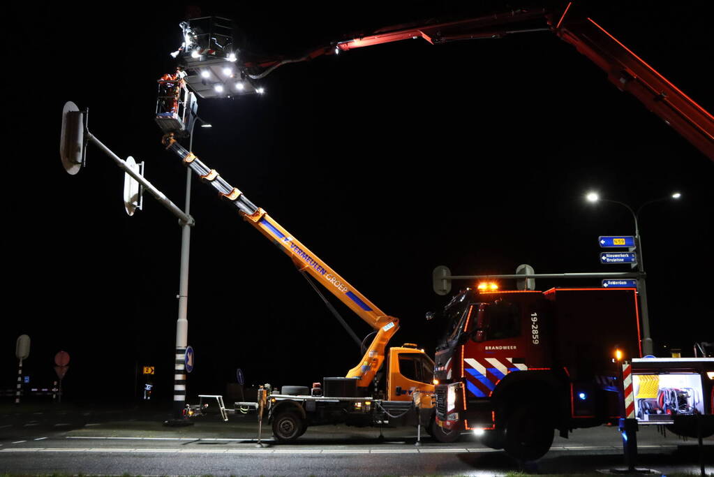 Wegwerker gered door brandweer