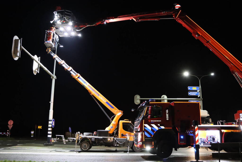 Wegwerker gered door brandweer