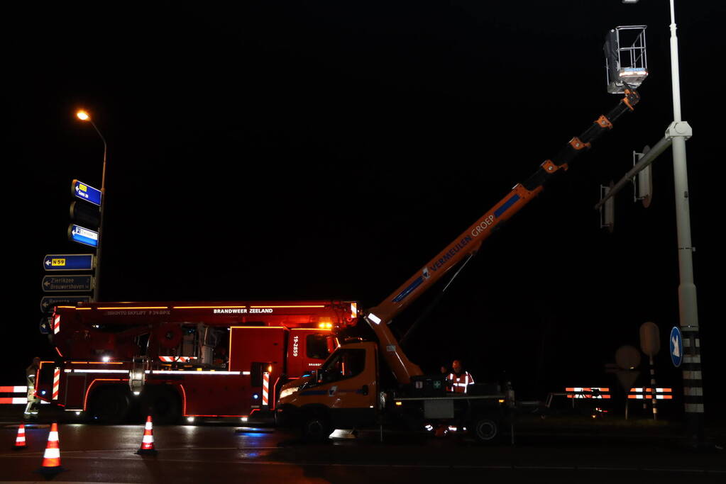 Wegwerker gered door brandweer