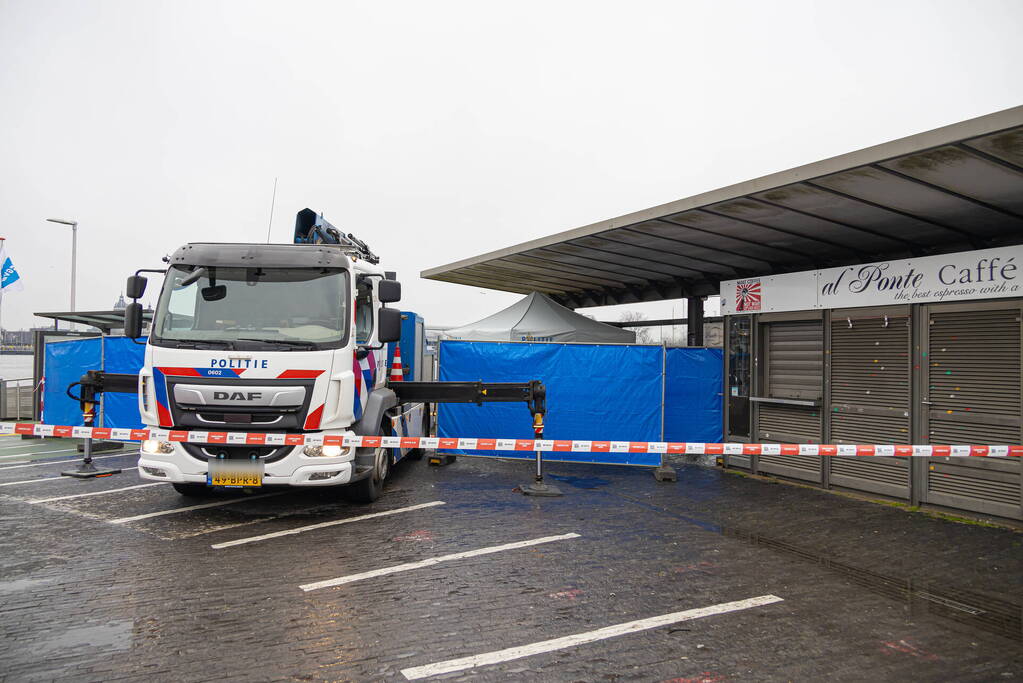 Overleden persoon aangetroffen in het water