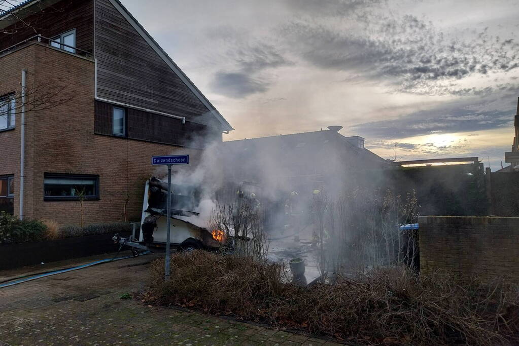 Aanhanger volledig in lichterlaaie