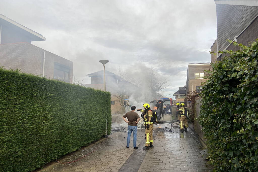 Aanhanger volledig in lichterlaaie