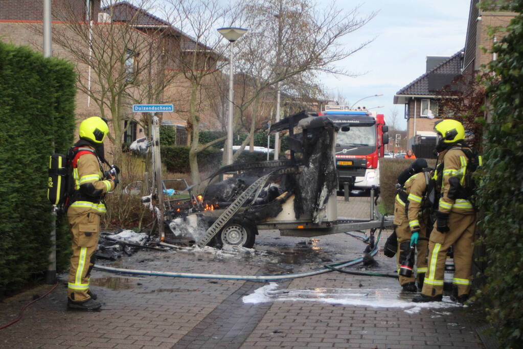 Aanhanger volledig in lichterlaaie