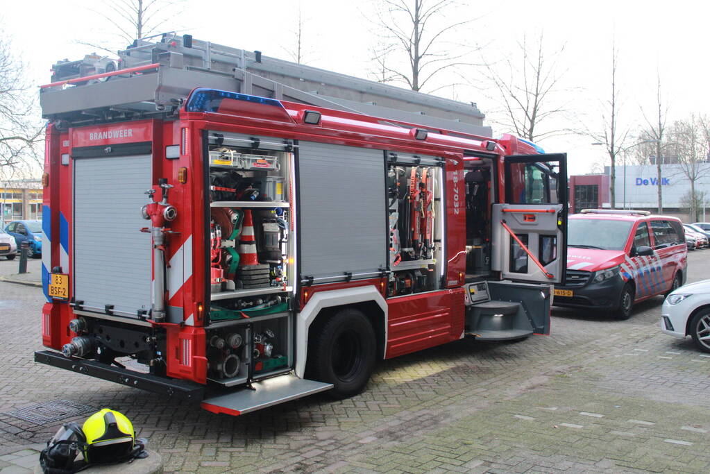 Brandweer verricht onderzoek in flat