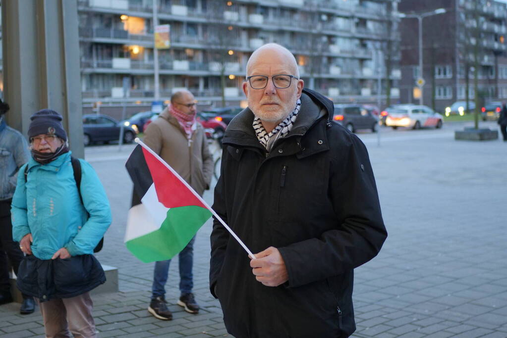 Sitdown-actie tijdens Pro-Palestina demonstratie bij treinstation