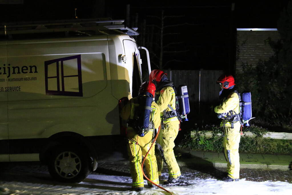 Onderzoek naar vermoedelijke brandstichting bestelbussen