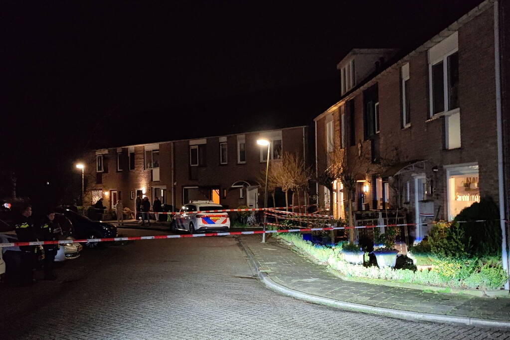 Schoten gelost op woning, politie doet onderzoek