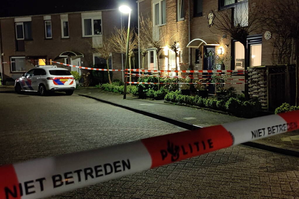 Schoten gelost op woning, politie doet onderzoek