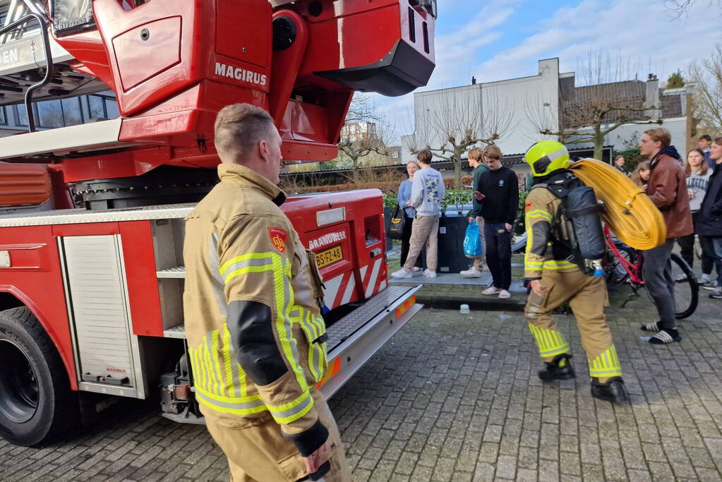 Flatgebouw ontruimd door brand